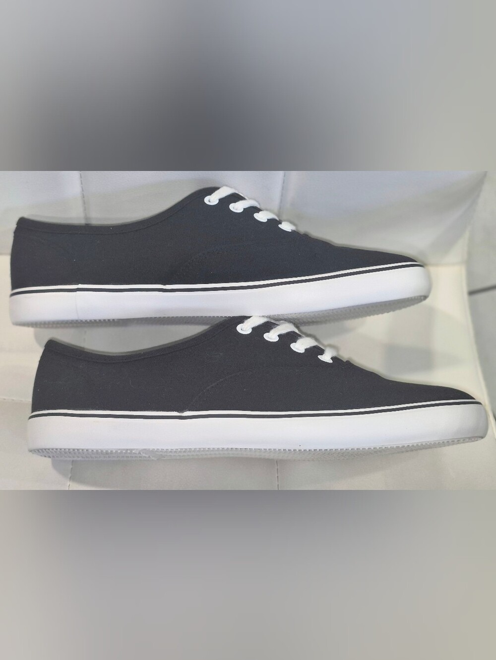 Old Navy canvas low-top sneaker